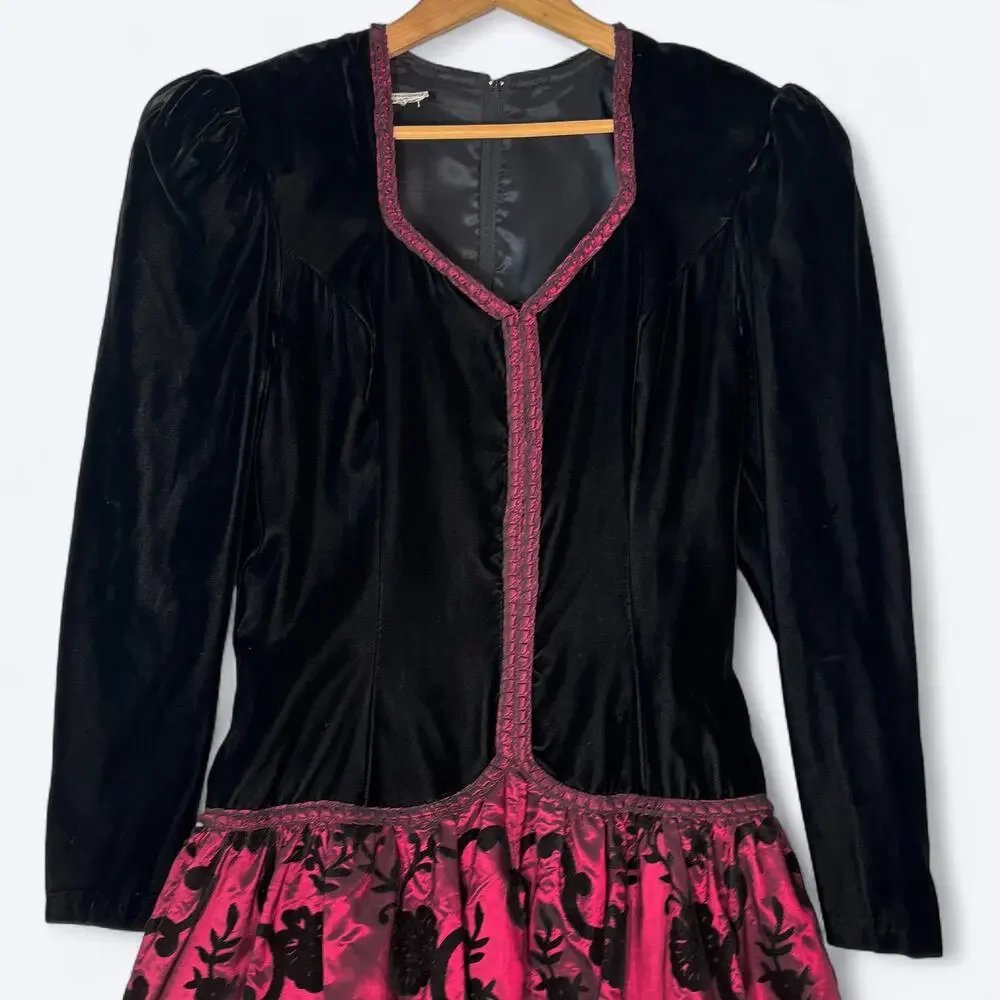 Vintage-Inspired Black & Burgundy Velvet Gothic Dress - Picture 5 of 14